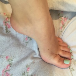 theglassslipper1:  Little feets. Perfect