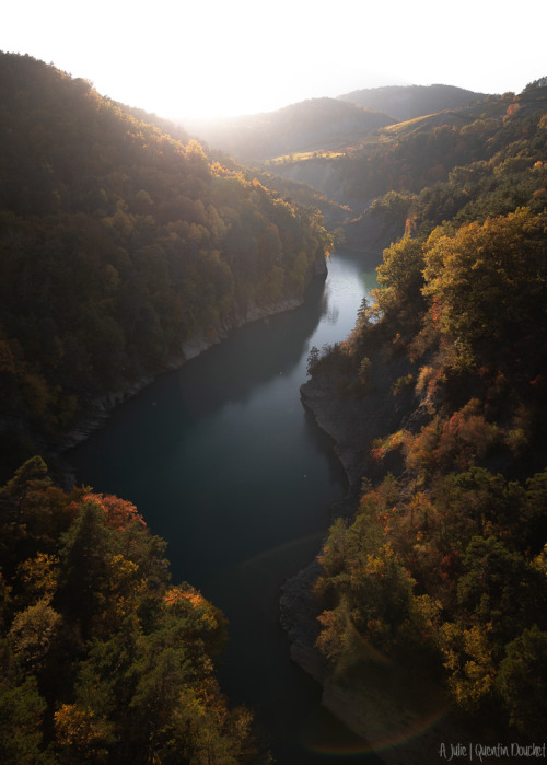 L'automne au Monteynard.(Isère - Octobre 2021).A Julie…© Quentin Douchet.