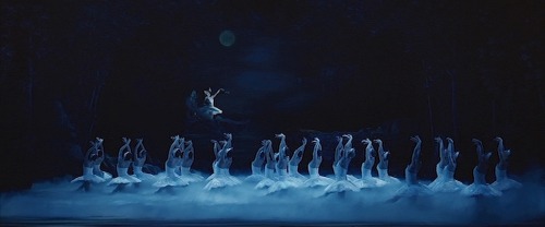 ebaeschnbliah: Farewell at Swanlake …..Impressions from The CourierBenedict Cumberbatch and Merab Ni