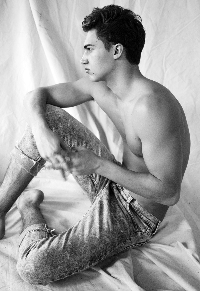 malemodelfeet:  Alessio Pozzi / thefashionisto.com 