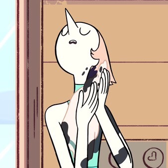 gemxi:  she is beauty she is grace  she has a birdy face X3