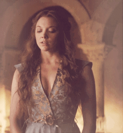 margaeryen:The mob loved Margaery so much they were even willing to love Joffrey again. She had belo