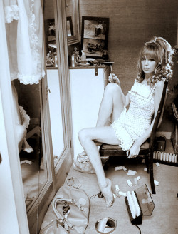 missisanfi:  Pretty Pattie, Vogue 1967  Toes!!