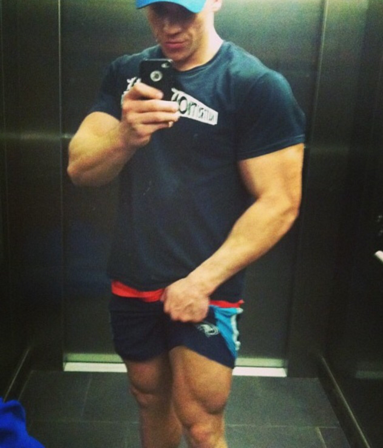 mystraightfriend:  Mystraightfriend.tumblr.com