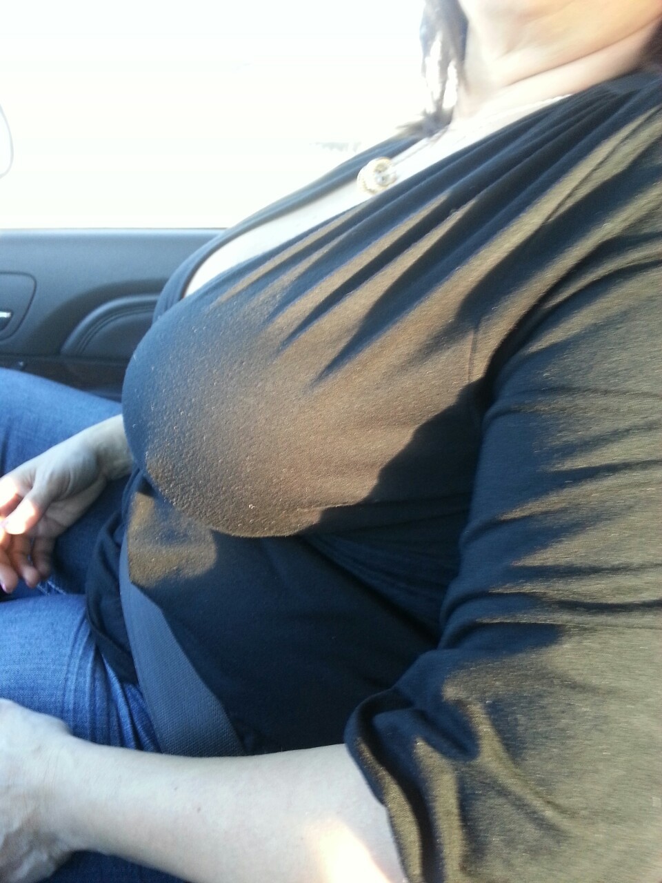 cubandcougar43:  Cub: This woman sure makes it hard to concentrate on the road…for