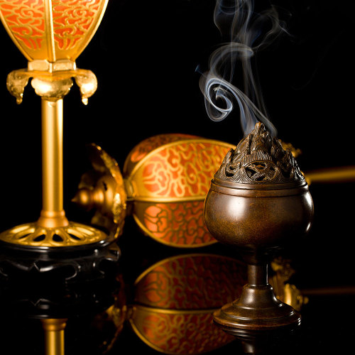 I’m recently reading a book originally written in Song Dynasty, and its name is 新纂香谱 (literall