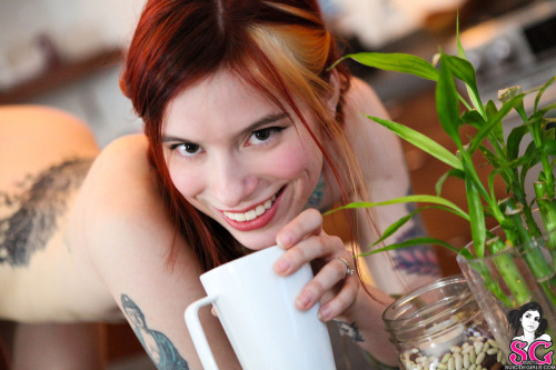 sexy-redhead-redhair-orangehair:    Kızılderili Atasözü :“..Neden ben insanlara güvenmemeyi öğrenip ruhumu kirleteyim.Onlar güvenilir olmayı öğrensinler…”#RiversongSuicide  