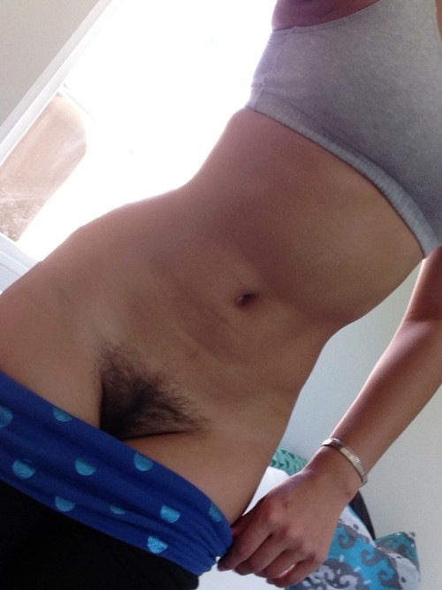 hairypussyselfie: submit your hairy pussy selfie at hairypussyselfie.tumblr.com/submit   Pelo d’Autore n° 4334Il Triangolo perfetto…