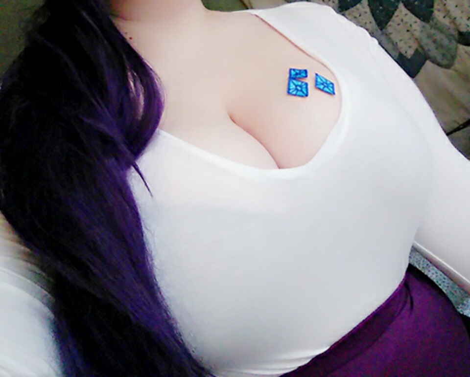 hiroshi-tmi:  gayforkiyoko:  Rarity costest!! I couldn’t get the cutie mark to