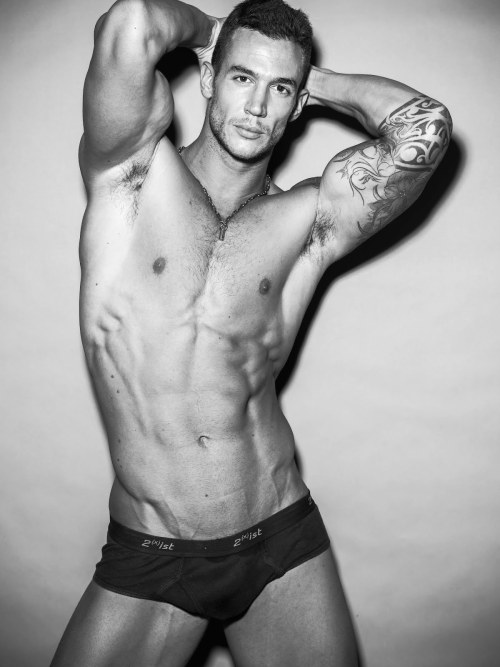 handsomemales:  vasa nestorovic by rodolfo martinez