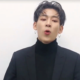 sunkissed-kpop:softbams:so handsome~