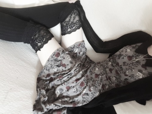 ringrose: “Wild Branch of Rose” ___ Instagram: ring.rose  Love the outfit!