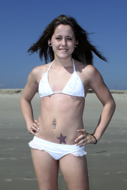 realcelebritynudes:Jenelle Evans - Teen mom 2 - MTV The last pic is after her boob job.