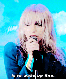 paramores:Tell me that I’m alright, that I ain’t gonna die.