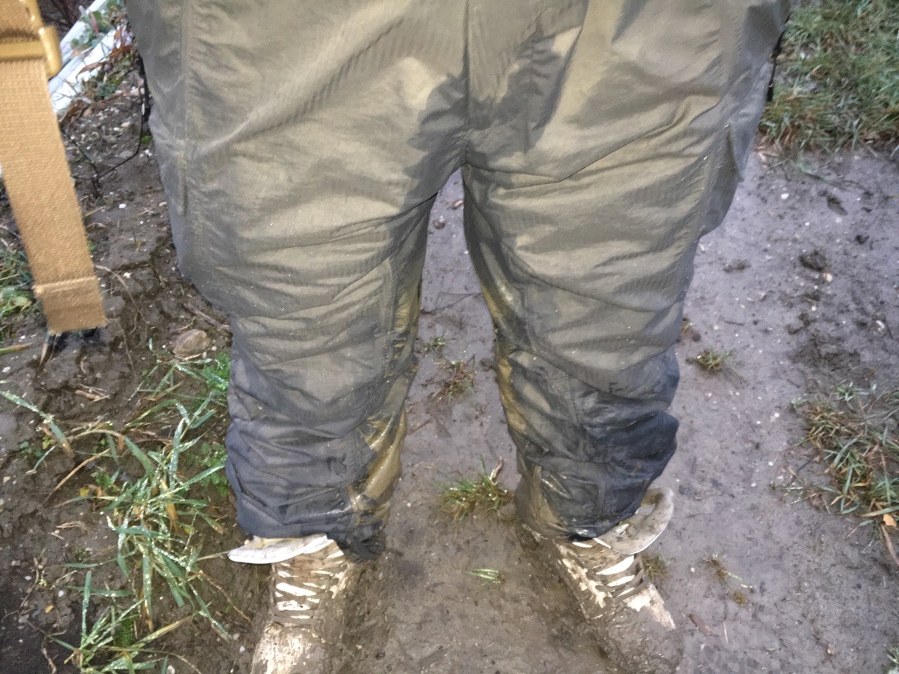 piss and mud in snowboard pants 1