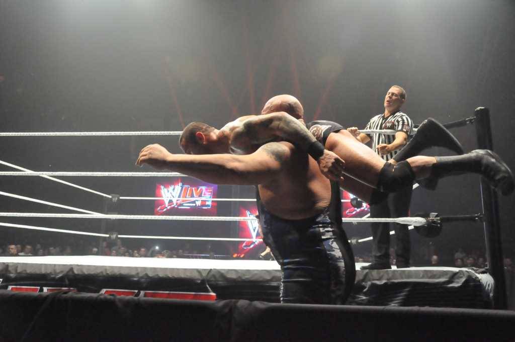 rwfan11:  Orton and BigShow …check out Randy’s glute muscle! :-) ….yes, he
