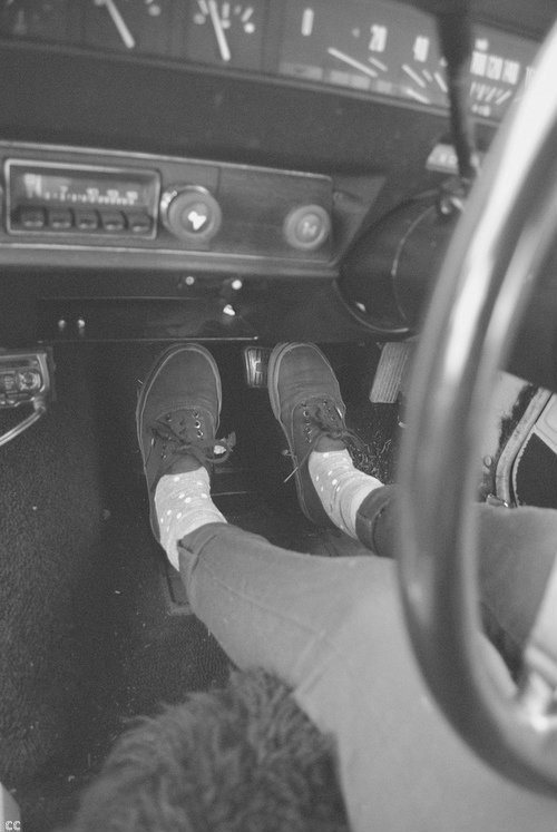 k-a-m-p-f:  dracarays:  g-o-l-d-s-k-i-e-s:   Black &amp; White    ✦ instagram ✦ 