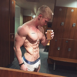 aplethoraofmen:  How do I get a body like