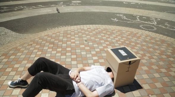 kakisibu:  スマホで楽しむダンボール製「1人映画館」が「SOLO THEATER」としてついに商品化