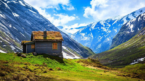 asylum-art-2:  10 Photos Of Norway’s Fairy Tale Architecture Norway started out as a kingdom in 872 and has existed ever since. It  has also saved quite a bit of its traditional architecture. Traditional  Norwegian architecture makes it look like a