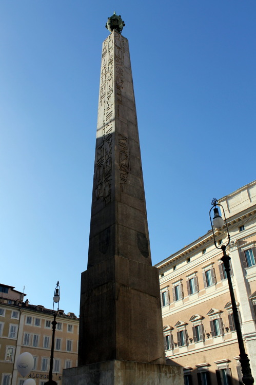 echiromani:SolareThis obelisk is one of two that were erected at the temple of Heliopolis by Psamtik