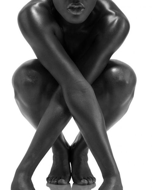 Perfect symmetry (titled by me) Photog: Sylvie Blum Model : Afui boni When I was 19 I started learni