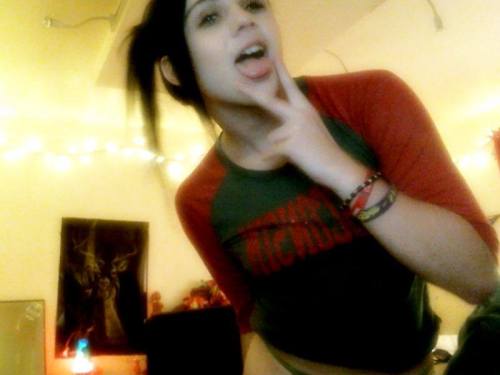 420stonergurl:  420 (:   Smokin’ hot!