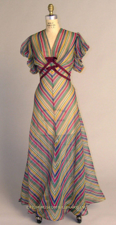 Day dress, silk, c. 1936-38.FIDM Museum &amp; Galleries accession no. 2003.40.1