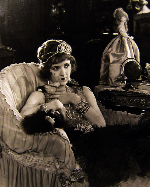 ✧ Constance Talmidge in The Goldfish (1924)