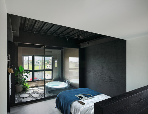 kazu721010: Black House / C3 Photos © Highlite Images