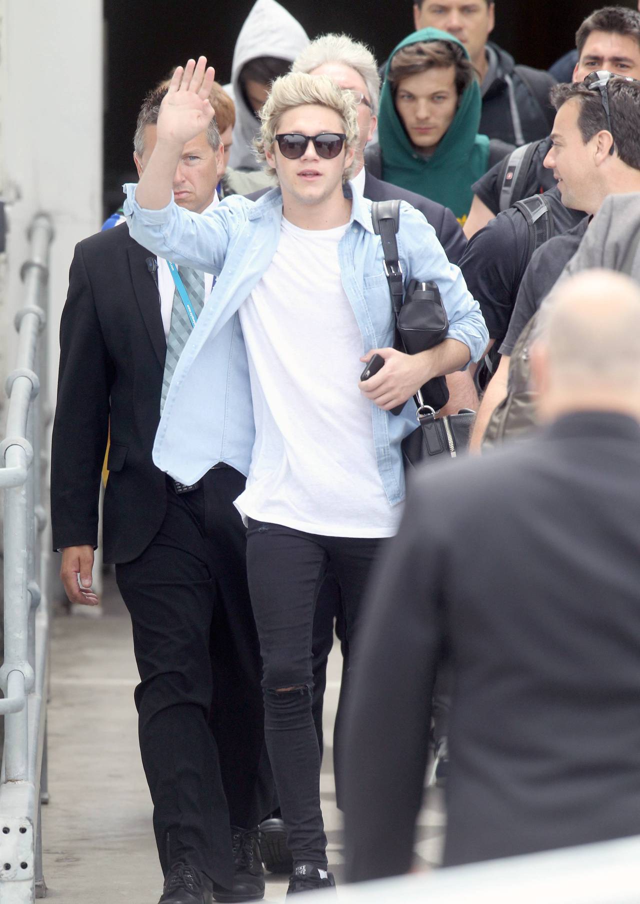 direct-news:  HQ’s - Louis, Liam and Niall arriving at Sydney Airport. 25/11/14
