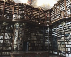 schwarzkopfnonne:  The library of Stift St.