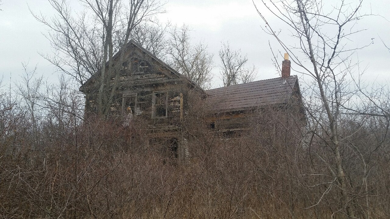 This place is nearby but is in rough shape.  I don&rsquo;t understand the white