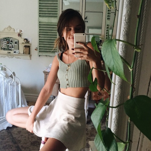 flowury: what im trying to say is i took a lot of mirror selfies today @ beansiie on ig