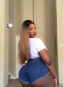 she2damnthick:  Tight Jean Booty