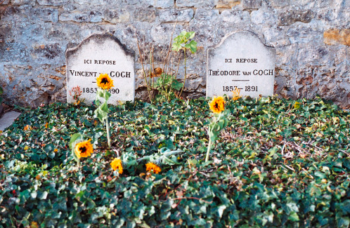 effyeffa:  There are sunflowers on Vincent Van Gogh’s grave and they are bright yellow and alive. And I think that’s quite beautiful.