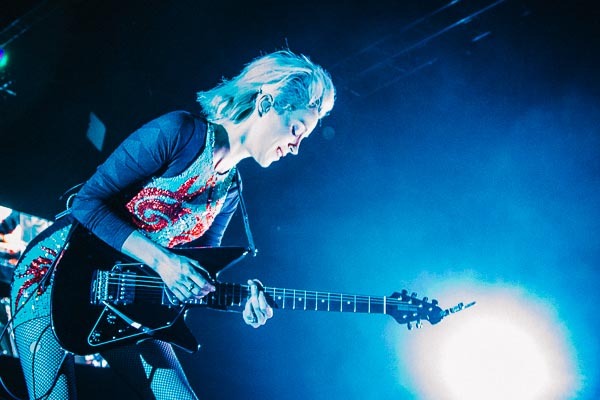 ifuckinglovestvincent:  St. Vincent // Kansas City, Missouri // 21 Dec 2014 Photos