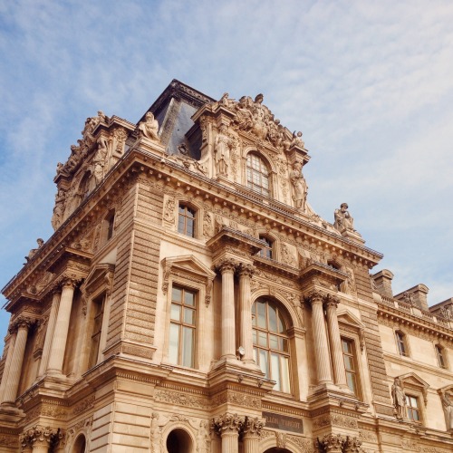 xaviher: the louvre!!✨ ig: laurakendrck 