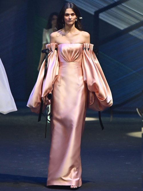 Mark Bumgarner, Capsule: Modern Filipiniana