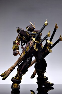 coma-wight:  Louis Vuitton Gundam Model by Club S 