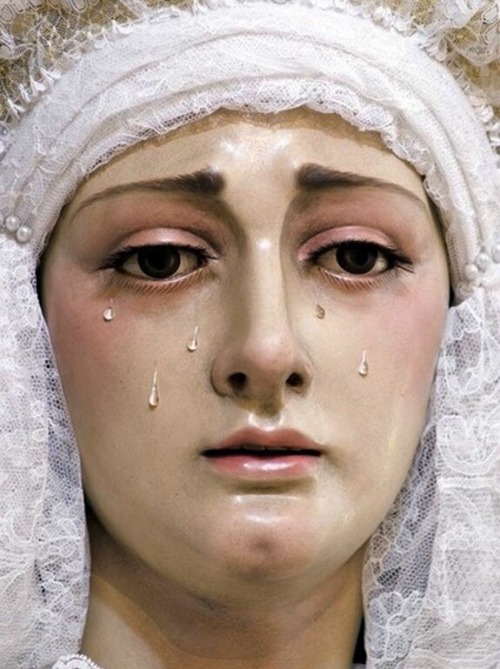 tfa95dbs: Statues of Lady of Sorrows