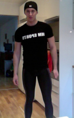 sebsac:  Todays gym outfit, very tight!