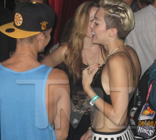 kyirabieber:  Pictures of Justin with Miley Cyrus this weekend. source