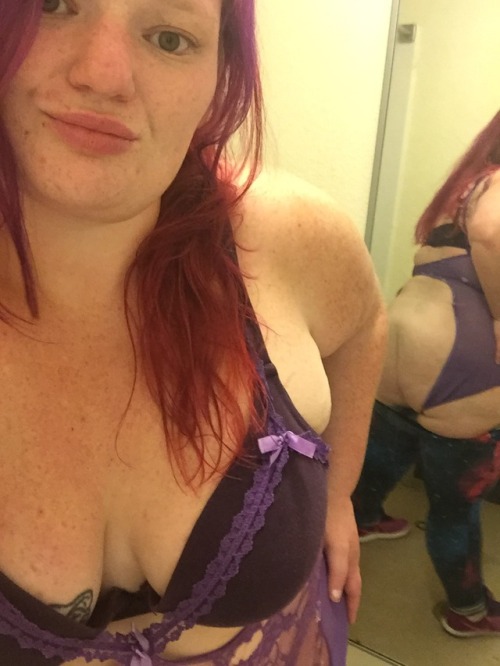 bigbeautifulbombshell87:  First person to recognize me in person gets to touch a titty and earns a photo on my blog doing so!! So if u notice me in the 503 say HEY!!