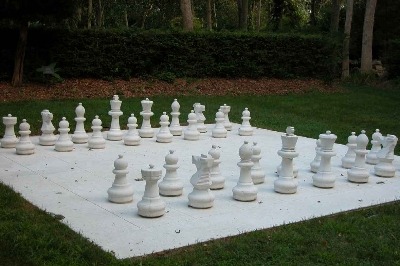 XXX art-in-context:  Yoko Ono, White Chess Set, photo