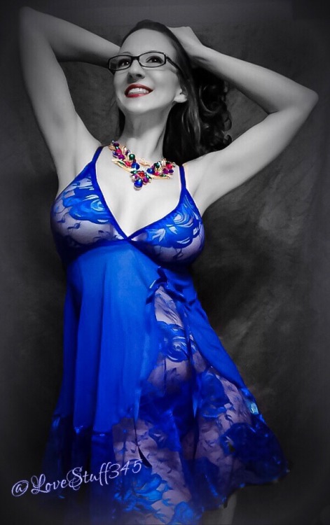 lovestuff345: robeatsbooeybox:  Happy Touch of Color Tuesday my sexy friends! Just a touch of blue w