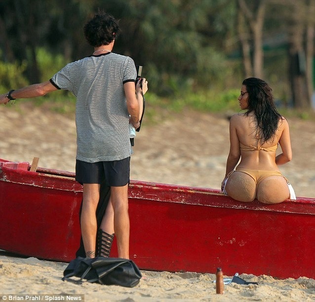 braca-muska:  March 31, 2014 - Kim Kardashian on set of a photoshoot in Thailand