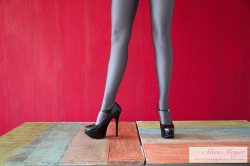 pantyhoselove: one of my  favorite pantyhose - the platino luxe fata