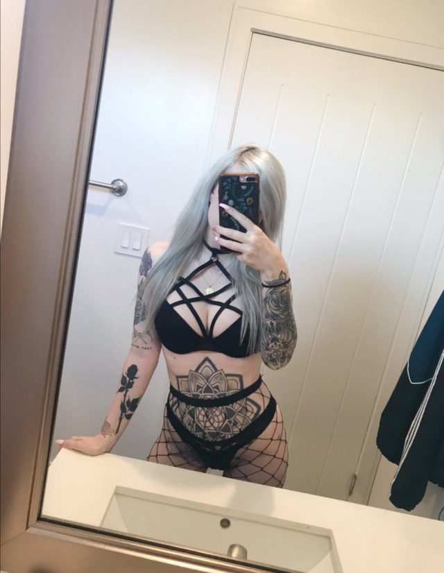 thicccthighss:In other news, tats and tits