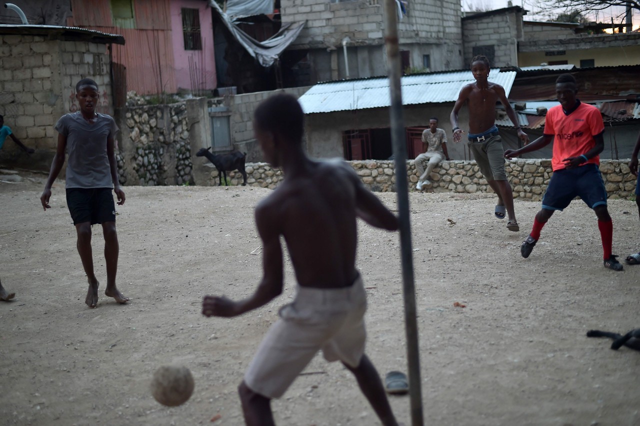 Miles de haitianos temen perder permiso para vivir en EEUU. El equipo del presidente de Estados Unidos, Donald Trump, debe anunciar para el 23 de mayo si mantiene el Estatus Protegido Temporal para unos 50.000 haitianos que viven y trabajan de forma...